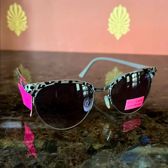 Betsey Johnson | Accessories | Nwt Betsey Johnson Retro  display picture 3